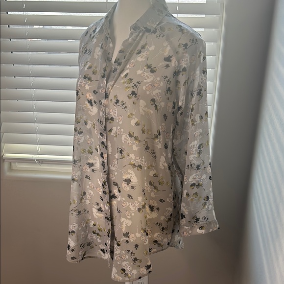 Floral Button-Up Blouse - Gray - Picture 2 of 4